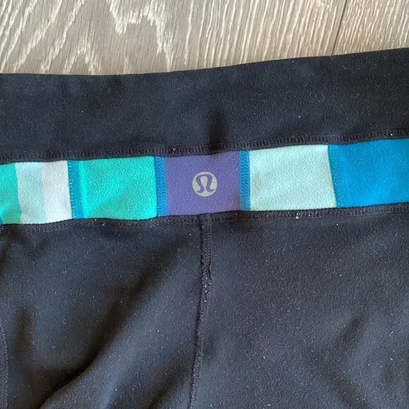 Lululemon Cropped Pants Size 4 - Picture 4 of 4